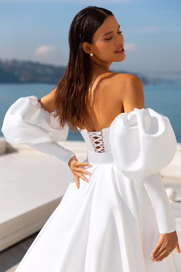 A-line wedding dress with detachable sleeves
