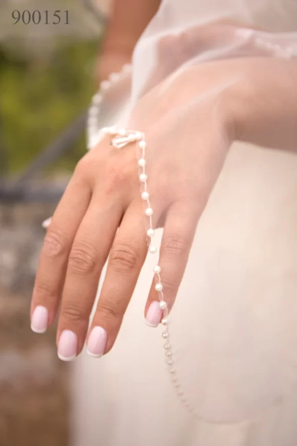 Chapel scattered pearl bridal veil