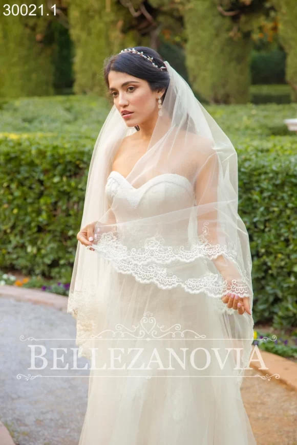 Bridal veil with embroidered edge 2 tier