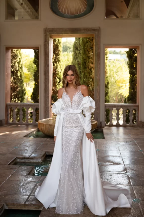Mermaid wedding dress with detachable skirt